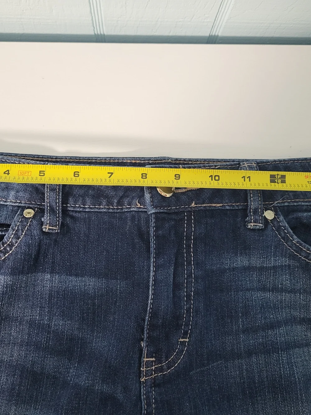 Jennifer Lopez Distressed Carpi Jeans Women’s Size 10